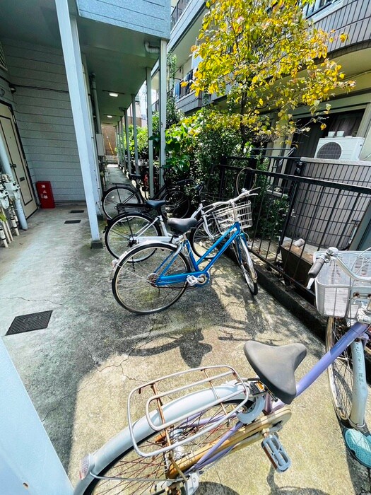 物件外観写真4　(駐輪場)