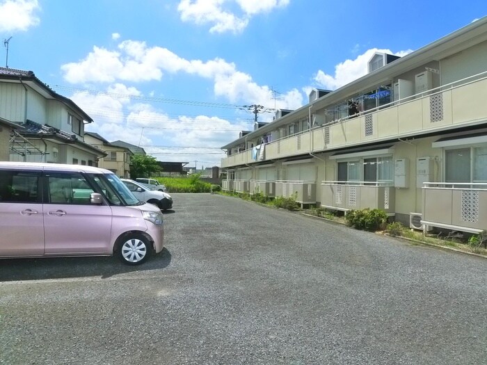 物件外観写真5　(駐車場)