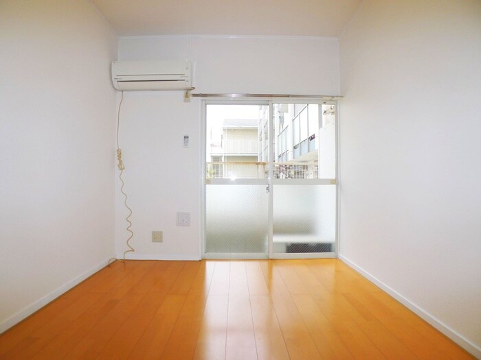 物件内観写真5　(室内からの展望)