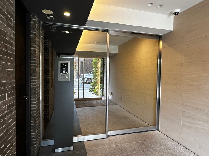 物件外観写真4　(エントランス部分)