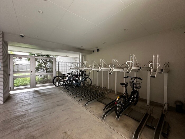 物件外観写真5　(駐輪場)