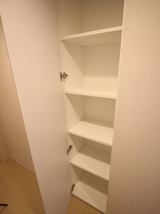 物件内観写真12　(収納)