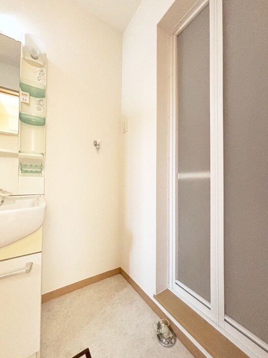 物件内観写真14　(洗濯機置場)