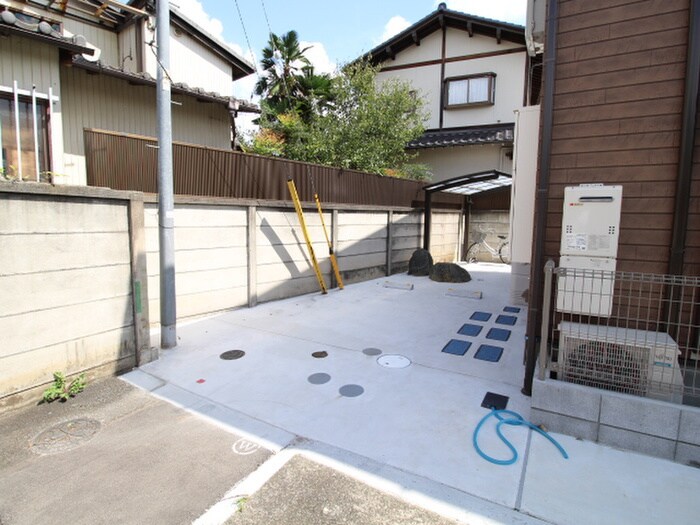 物件外観写真2　(駐車場)