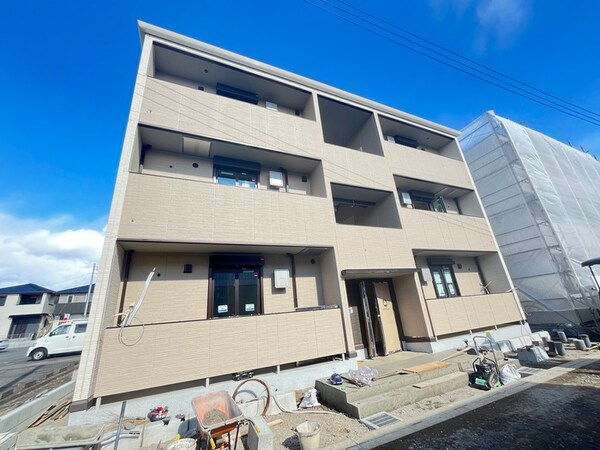 建築中