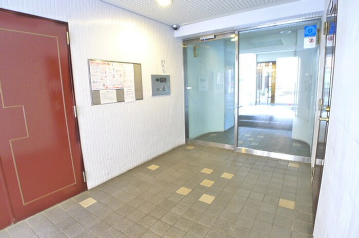 物件外観写真4　(エントランス部分)