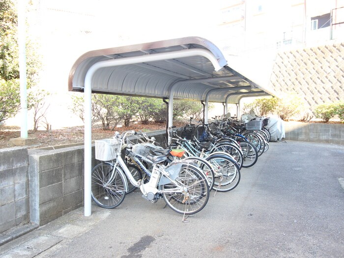 物件外観写真4　(駐輪場)