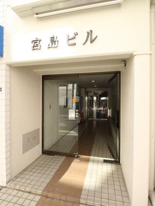 物件外観写真4　(エントランス部分)