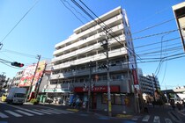 ファ－スト・アヴェニュ－の外観写真