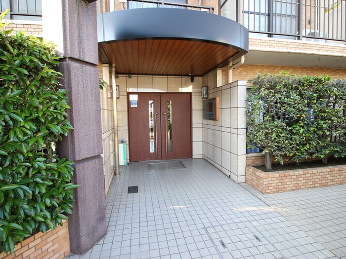物件外観写真2　(エントランス部分)