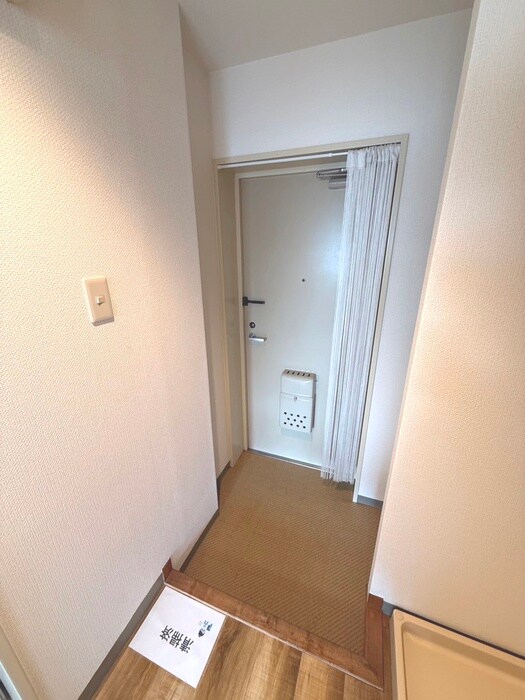 物件内観写真10　(玄関)