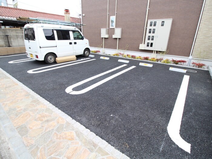 物件外観写真3　(駐車場)