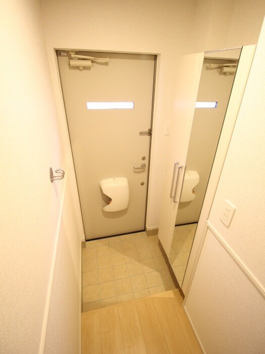 物件内観写真14　(玄関)