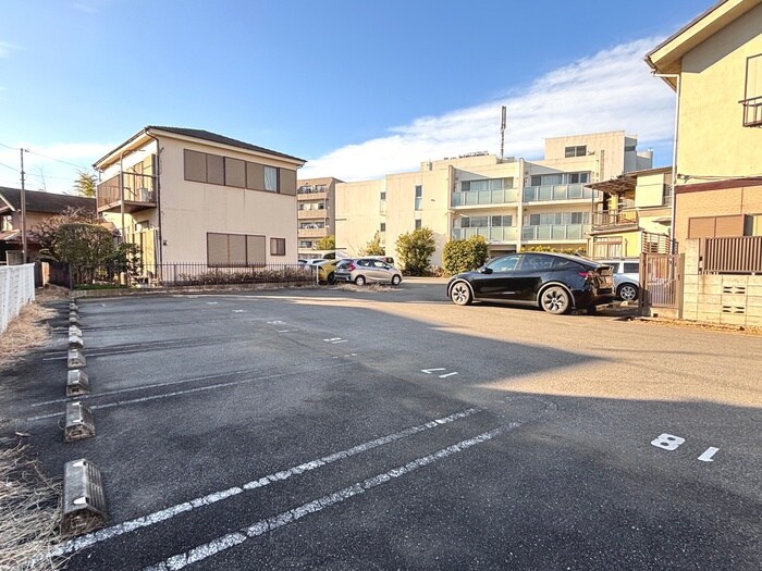 物件外観写真5　(駐車場)