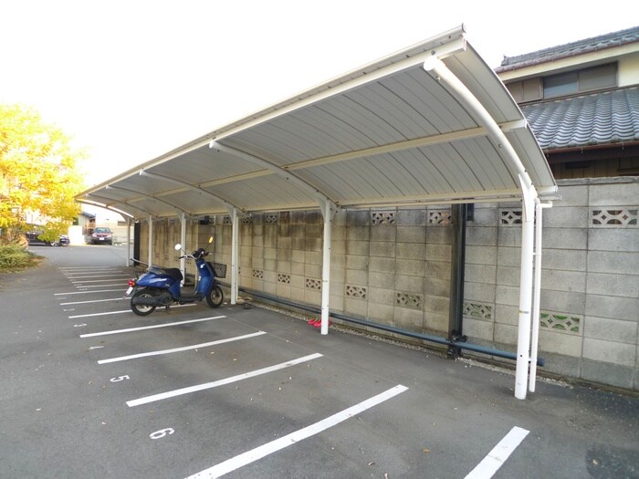 物件外観写真6　(バイク置き場)