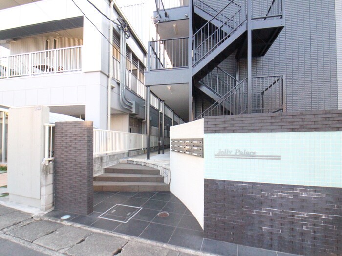 物件外観写真2　(エントランス部分)