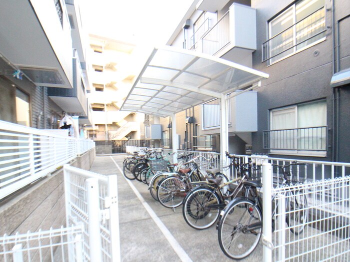 物件外観写真4　(駐輪場)