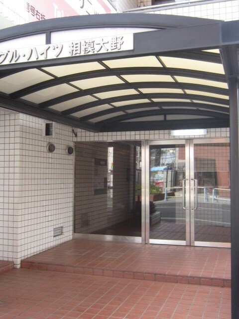 物件外観写真2　(エントランス部分)