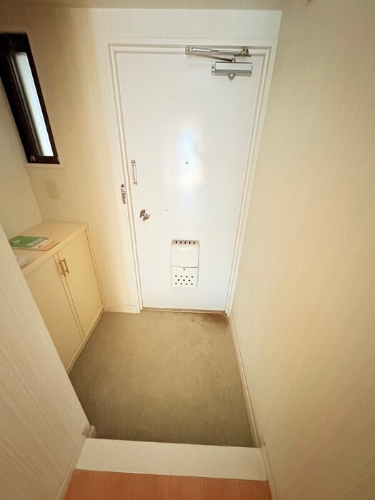 物件内観写真4　(玄関)
