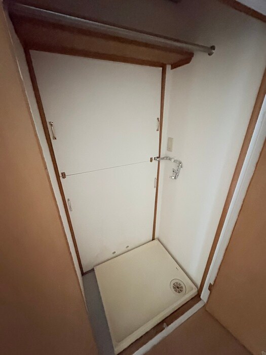 物件内観写真6　(洗濯機置場)