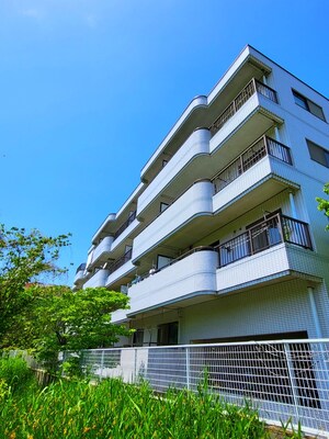 伊奈ＯＣマンション外観写真