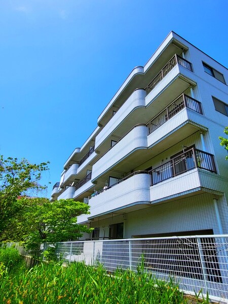 伊奈ＯＣマンション外観写真