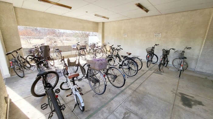 物件外観写真4　(駐輪場)