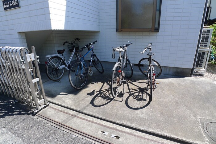 物件外観写真3　(駐輪場)