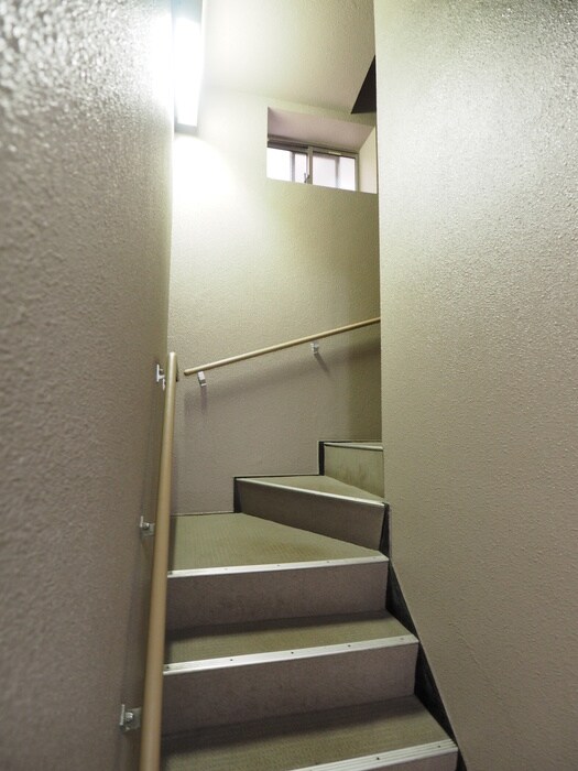 物件外観写真6　(エントランス部分)