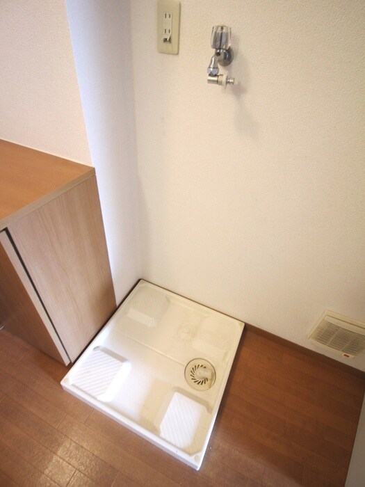 物件内観写真14　(洗濯機置場)