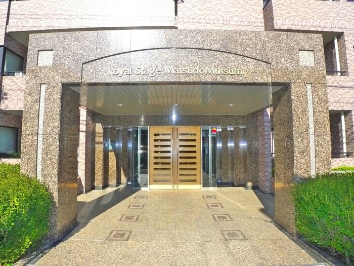 物件外観写真3　(エントランス部分)