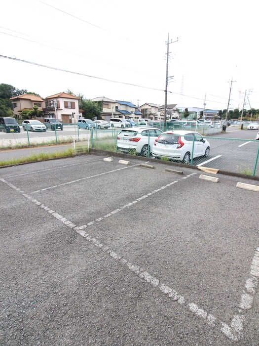 物件外観写真3　(駐車場)