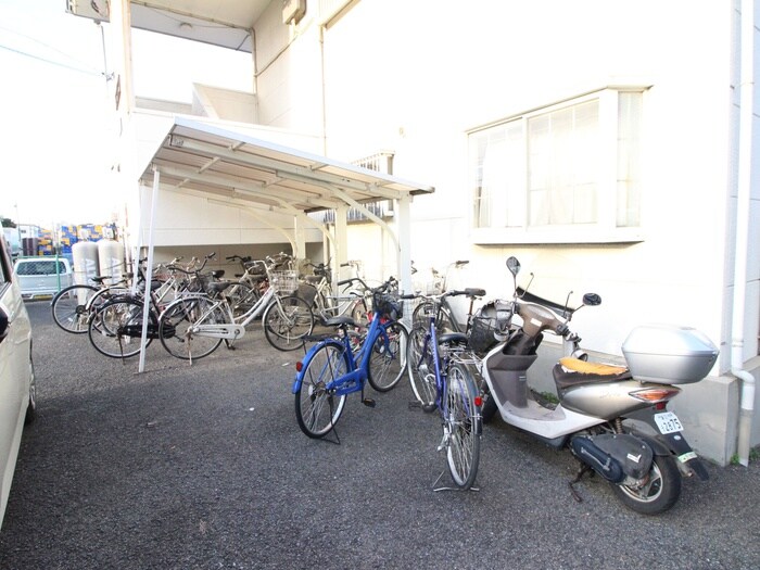 物件外観写真4　(駐輪場)