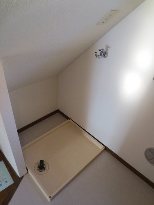 物件内観写真10　(洗濯機置場)