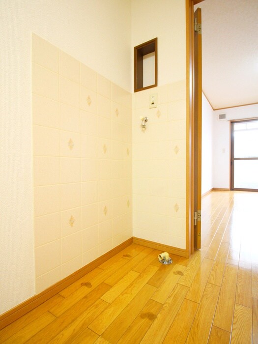 物件内観写真18　(洗濯機置場)