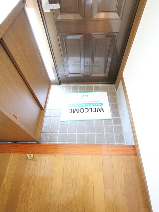 物件内観写真13　(玄関)