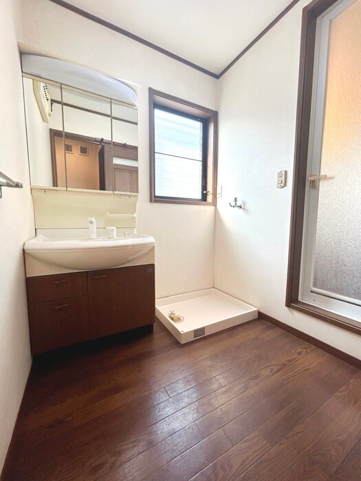 物件内観写真15　(洗濯機置場)