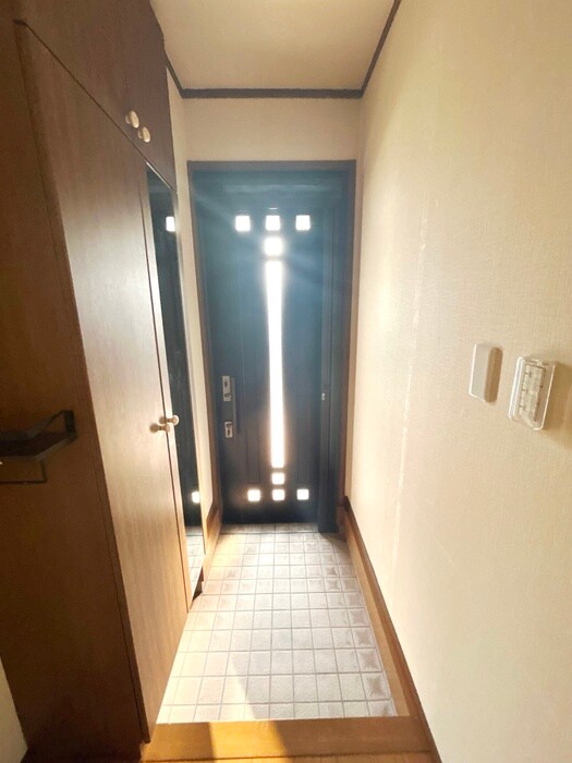 物件内観写真18　(玄関)