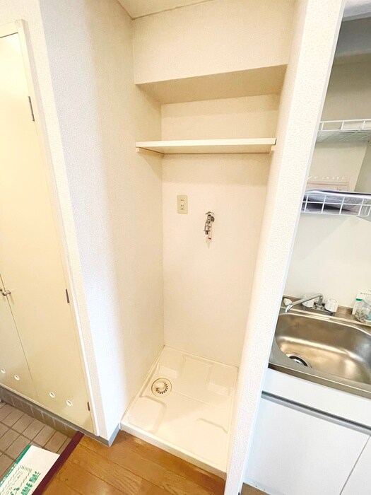 物件内観写真16　(洗濯機置場)