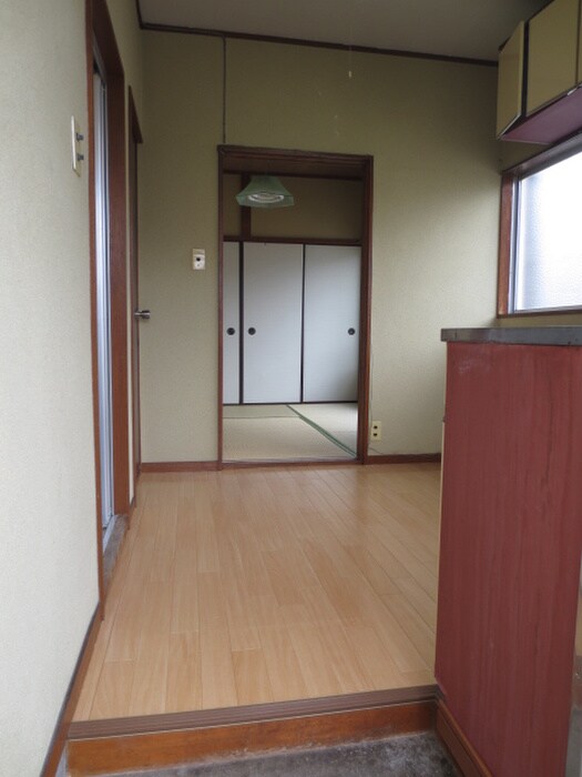 物件内観写真7　(玄関)