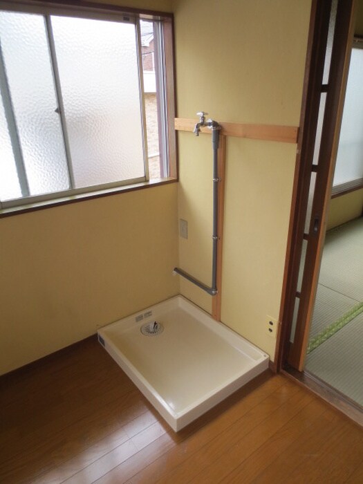 物件内観写真8　(洗濯機置場)