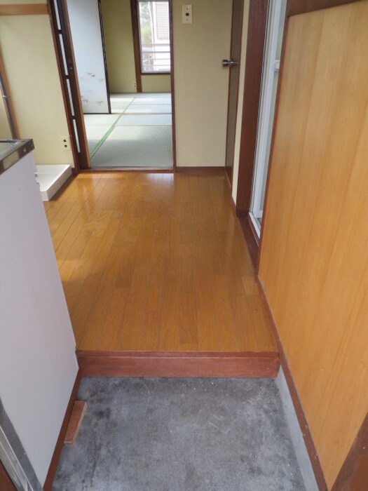 物件内観写真11　(玄関)
