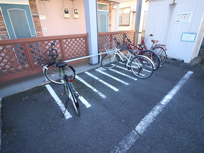 物件外観写真6　(駐輪場)