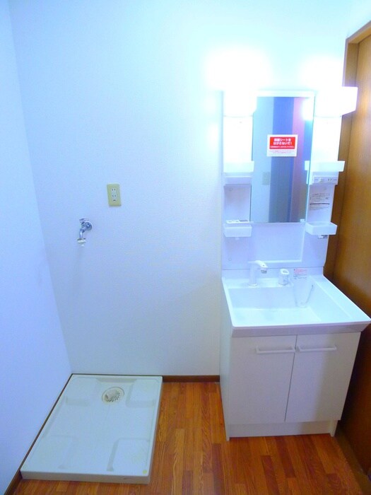 物件内観写真17　(洗濯機置場)