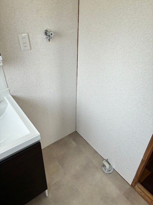 物件内観写真16　(洗濯機置場)