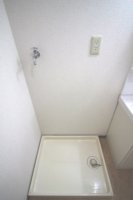 物件内観写真16　(洗濯機置場)