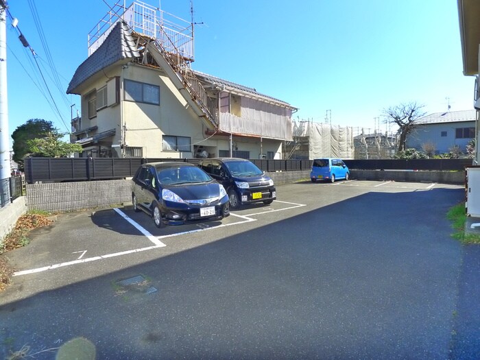 物件外観写真5　(駐車場)
