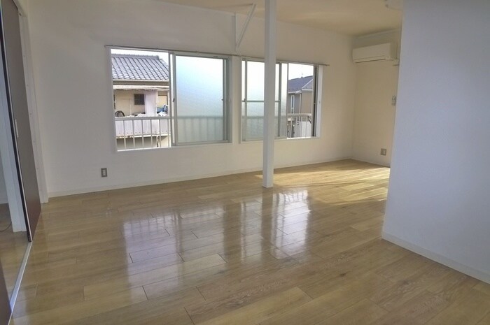 物件内観写真18　(室内からの展望)