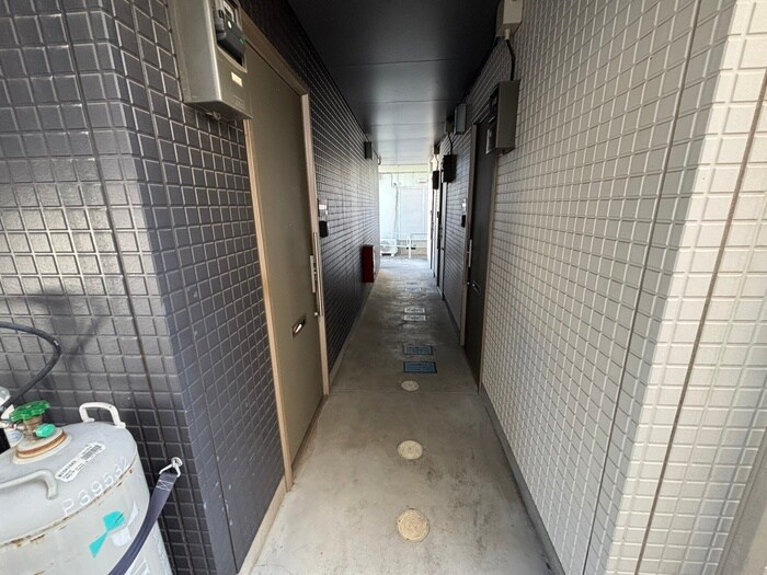 物件外観写真5　(エントランス部分)