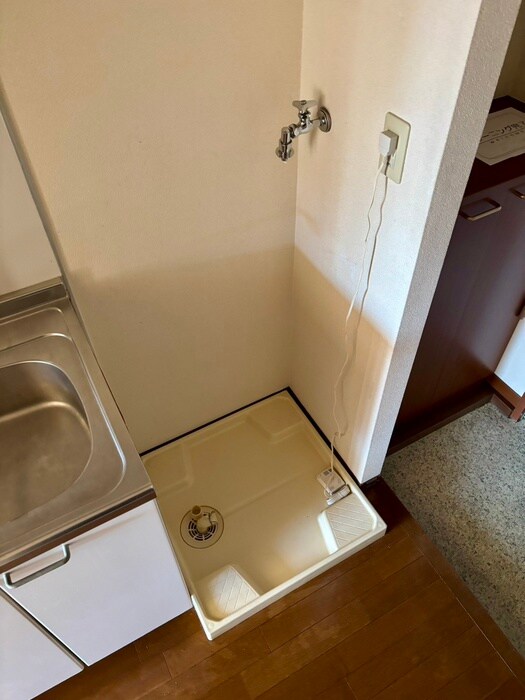 物件内観写真15　(洗濯機置場)